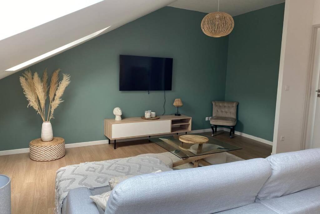 Ferienwohnung Un Petit Coin Sous Les Toits Épernay Exterior foto